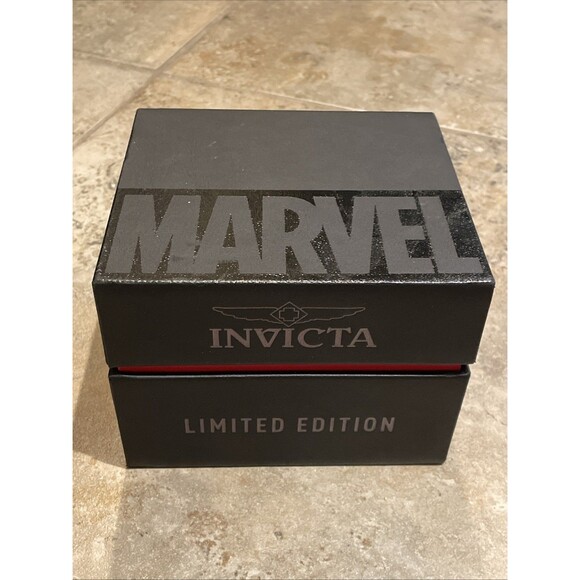 Invicta Limited Edition Marvel Watch Box with Cleaning Cloth - Picture 6 of 16